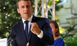 Le président Emmanuel Macron lors d'une rencontre avec des représentants des milieux d'affaires français à l'ambassade de France à Bucarest le 24 août 2017