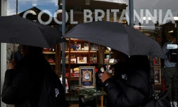 Devant un magasin de souvenirs à Londres, le 9 septembre 2022