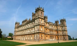 Lieu de tournage de la série Downton Abbey, Highclere Castle, dont les jardins ont été dessinés par Capability Brown, le 12 mai 2016