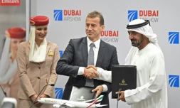 Guillaume Faury, le PDG d'Airbus avec le cheikh Ahmed ben SaĂŻd Al-Maktoum, dirigeant d'Emirates, Ă Dubai, le 18 novembre 2019
