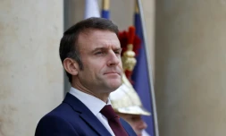 Le président Emmanuel Macron sur le perron de l'Elysée, le 19 février 2024 à Paris