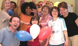 Session de formation de yoga du rire