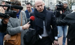 Sven Mary (c), avocat belge de Salah Abdeslam, arrive à la chambre du conseil de Bruxelles, le 24 mars 2016
