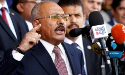 L'ancien président yéménite Ali Abdallah Saleh prononce un discours pour le 35e anniversaire de son parti politique, le 24 août 2017 à Sanaa