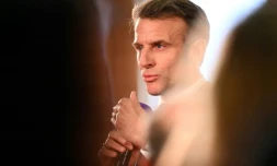 Le président Emmanuel Macron s'exprime lors d'une réunion, le 28 novembre 2025 à Mirecourt (Vosges)