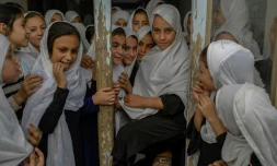 Des élèves afghanes sortent de classe, à Kandahar le 26 septembre 2021