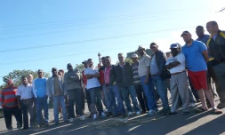 Vendredi 23 juillet 2010

Blocage à l'usine de Bois-Rouge (Photo Mounice Najafaly)