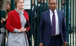 L'ancienne rectrice de l'académie de Versailles Charline Avenel (à gauche) à coté du ministre de l'Éducation de l'époque, Pap Ndiaye, à Conflans Sainte Honorine, dans les Yvelines, le 23 mai 2022