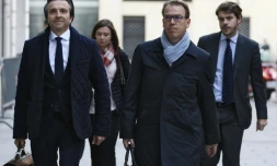 Guillaume Lambert (c), ancien directeur de campagne de Nicolas Sarkozy pour la présidentielle de 2012 arrive au pôle financier à Paris, le 9 octobre 2015, pour être entendu dans l'affaire Bygmalion