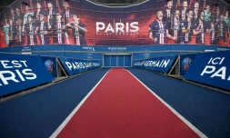 L'entrée principale du Parc des Princes fermée à la veille du match de Ligue des champions du PSG contre Dortmund le 10 mars 2020 à Paris