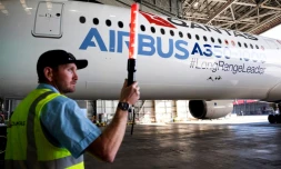 Un Airbus A350-1000 opéré par la compagnie Qantas dans un hangar à l'aéroport international de Sydney, le 2 mai 2022