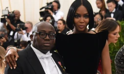 L'ex-mannequin et styliste britannique Edward Enninful (g) et le top-model britannique Naomi Campbell, le 1er mai 2017 à New York