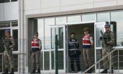 Des membres des forces spéciales turques montent la garde devant le tribunal de la prison Sincan, le 22 mai 2017 à Ankara
