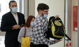 Samuel Dufour (C) et Esteban Morillo (G), arrivent au tribunal d'Evry, le 3 juin 2021