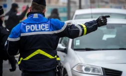 Un policier en charge de la circulation le 29 décembre 2016 à Beauvais