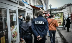 Patrouille de police dans les rues de Paris le 3 février 2021 pour vérifier le respect des rÚgles dans le cadre de la crise sanitaire