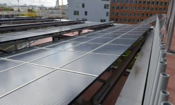 Des panneaux photovoltaïques permettent à une école de Saint-Ouen (région parisienne) de se fournir en électricité (eau chaude, éclairage.)Photo prise le 7 octobre 2015 