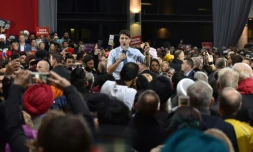 Le Premier ministre canadien Justin Trudeau s'adresse à ses partisans à Vancouver à la veille des élections, le 20 octobre 2019
