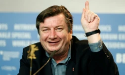 Le cinéaste finlandais Aki Kaurismäki lors d'une conférence de presse pour son film "L'autre côté de l'espoir" en compétition à la Berlinale, le 14 février 2017 à Berlin