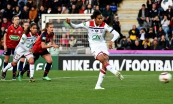 La défenseure de Lyon, Wendie Renard (d), lors de la finale de la Coupe de France face à Lille, à Chùteauroux, le 8 mai 2019