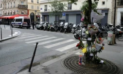 Des fleurs en hommage au jeune homme tué dans l'attaque au couteau du 12 mai 2018, Ronan Gosnet. Photo du 16 mai 2018.