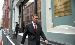 L'opposant russe Alexeï Navalny arrive au siège de la Commission électorale à Moscou, le 25 décembre