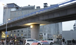 La police évacue la salle de concerts Maassilo à Rotterdam après un concert du groupe californien Allah-Las par crainte d'un attentat