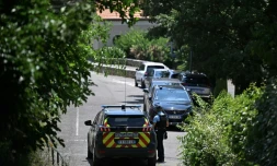 Des gendarmes sécurisent les lieux d'une fusillade mortelle lors d'une fête de mariage à Goult, dans le Vaucluse, le 22 juin 2025