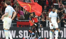 L'attaquant français de Rennes, Ludovic Blas, célèbre son but dans le temps additionnel (90e+1) face à l'Olympique de Marseille au Roazhon Park , le 15 août 2025.