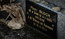 La tombe de l'historien Marc Bloch au cimetière du Bourg-d'Hem, dans la Creuse, le 1er juin 2026