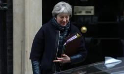 La Première ministre britannique Theresa May devant le 10 Downing Street, le 10 janvier 2018 à Londres