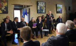 Emmanuel Macron débat avec des maires à Gargilesse-Dampierre (Indre) le 14 février 2019