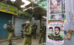 Des soldats israéliens dans Naplouse en en Cisjordanie occupée, le 24 juin 2004