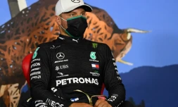 Le Finlandais Valtteri Bottas en conférence de presse aprÚs avoir réussi la pole position à la veille du GP d'Autriche de F1, le 4 juillet 2020 à Spielberg