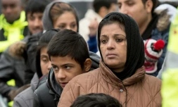 Des demandeurs d'asile attendent le 2 décembre 2015 d'être enregistrés à Giessen, dans l'ouest de l'Allemagne