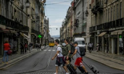 Des touristes à Lisbonne, le 18 juin 2021 au Portugal