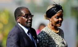 Le président zimbabwéen Robert Mugabe et son épouse Grace à Pretoria en Afrique du Sud, le 24 mai 2014