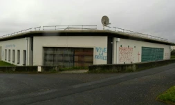 Photo diffusée le 11 avril 2021 par le ministÚre de la Justice des tags anti-musulmans sur les murs du centre culture islamique d'Avicenne à Rennes