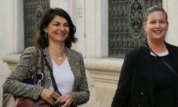 Les députées La France Insoumise (LFI) Aurélie Trouvé (G) et Mathilde Panot à Paris, le 10 juin 2024