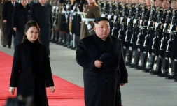 Photo de l'agence KCNA de Kim Jong Un, accompagné de son épouse Ri Sol Ju, quittant la gare de Pyongyang pour la Chine, le 7 janvier 2019