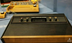 Une console de jeux Atari 2600 de la collection Charles Cros exposée à la Bibliothèque nationale de France (BnF), le 4 août 2022 à Paris
