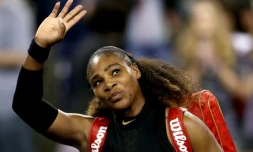 L'Américaine Serena Williams salue le public après sa victoire face à la Kazakhe Zarina Diyas au tournoi d'Indian Wells, le 8 mars 2018