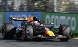 La Red Bull piloté par le Néerlandais Max Verstappen pendant les qualifications du Grand Prix d'Australie de Formule 1 sur e circuit Albert Park le 23 mars 2022 à Melbourne