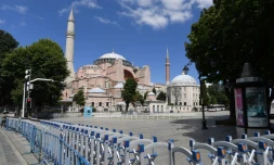 L'ex-basilique Sainte-Sophie, avec des barrières installées par la police, à Istanbul le 11 juillet 2020