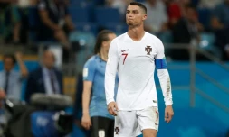 L'attaquant portugais Cristiano Ronaldo dépité lors de la défaite face à l'Uruguay en 8e de finale du Mondial à Sotchi le 30 juin 2018