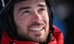 Le Français Kevin Rolland attend son score à la finale de half-pipe des JO de Pékin, achevée à la 6e place, à Zhangjiakou, le 19 février 2022