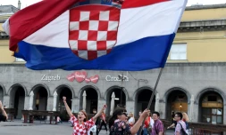Les supporters croates défilent dans la capitale Zagreb pour saluer la place de finaliste du Mondial, le 15 juillet 2018