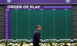 Avec l'annulation mercredi de Wimbledon et de toute la saison sur gazon, les circuits professionnels masculin (ATP) et féminin (WTA) sont suspendus jusqu'au 13 juillet... pour le moment