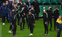 Kylian Mbappé et les Parisiens foulent la pelouse du Celtic Park, le 11 septembre 2017, à la veille d'y affronter le Celtic FC