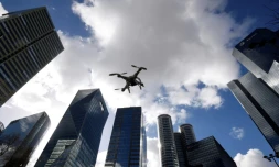 Des organisations ont saisi la justice administrative pour contester des arrĂȘtĂ©s prĂ©fectoraux autorisant l'utilisation de drones lors des manifestations du 1er-Mai, et obtenu en partie gain de cause devant le tribunal administratif de Rouen